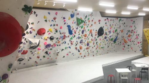 愛知県のクライミング施設「クライミング・ボルダリングジム colorful rock（カラフルロック）」